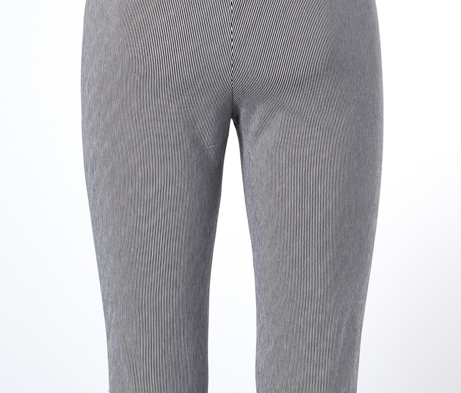 Proužkované strečové kalhoty v 3/4 délce na figuríně.