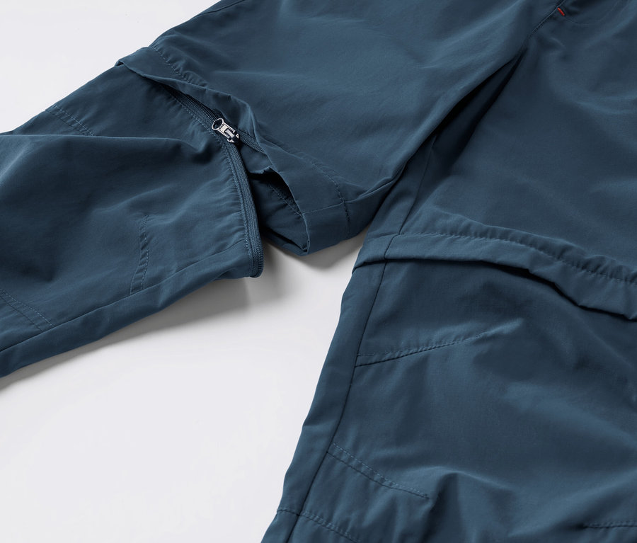 Detail dětských funkčních kalhot.