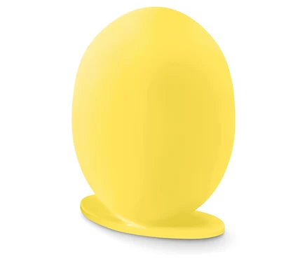 Žlutá lampa na bílém pozadí.