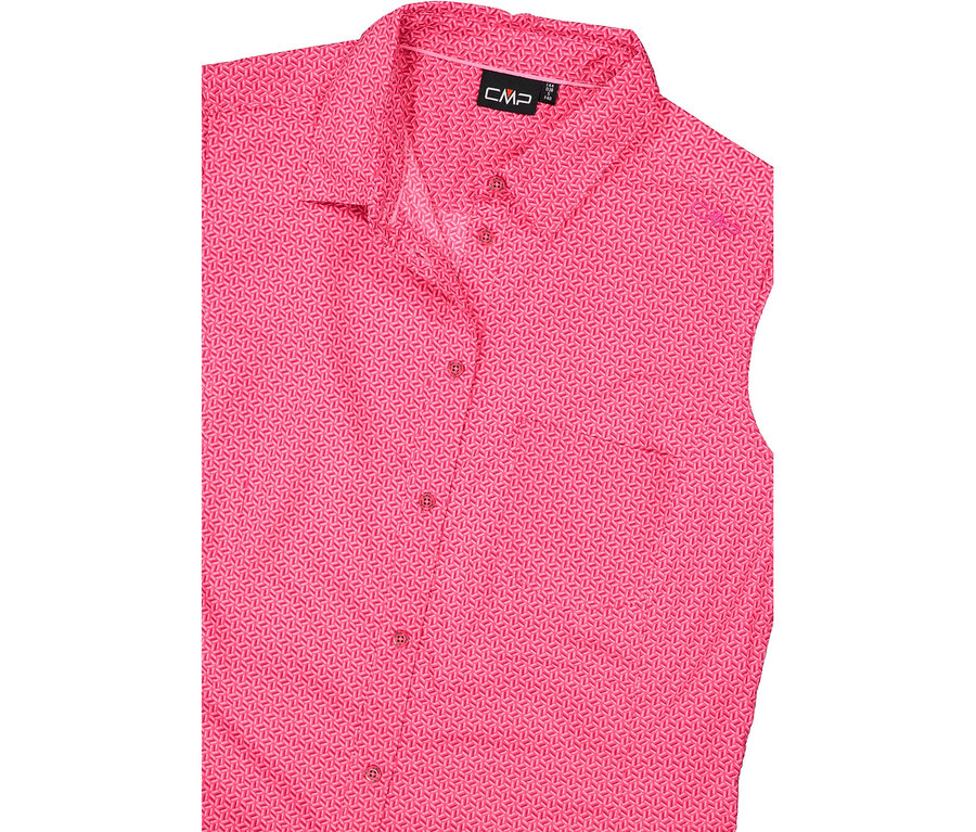 Detail růžové vzorované košile CMP se zapínáním na knoflíky.
