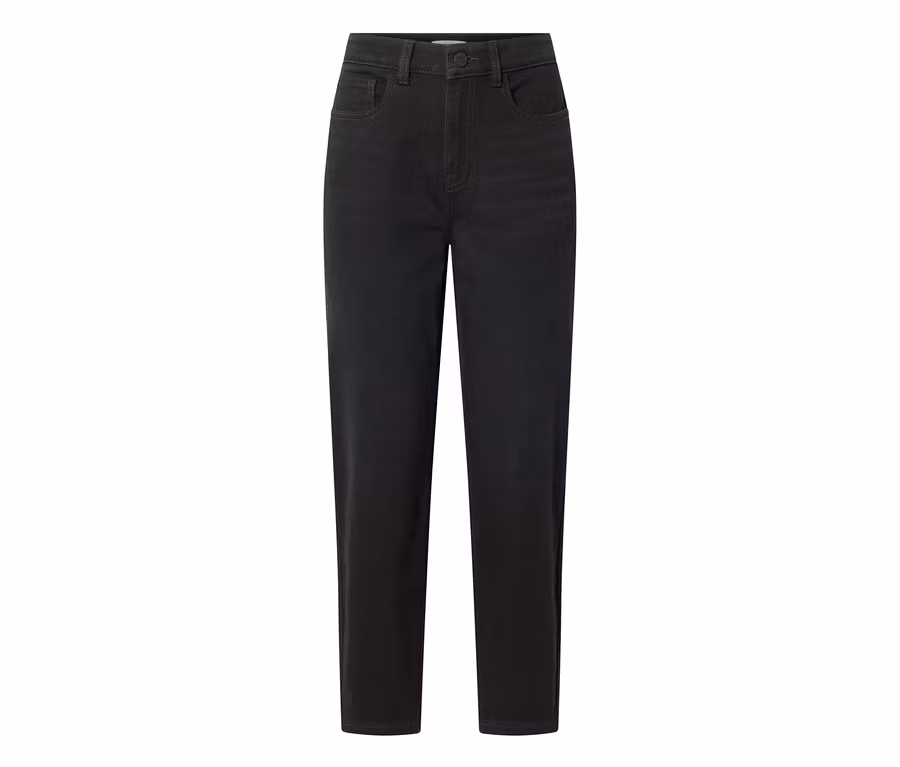 Černé mom džíny střihu „Nyla“ z black washed denimu s vysokým pasem a kapsami.