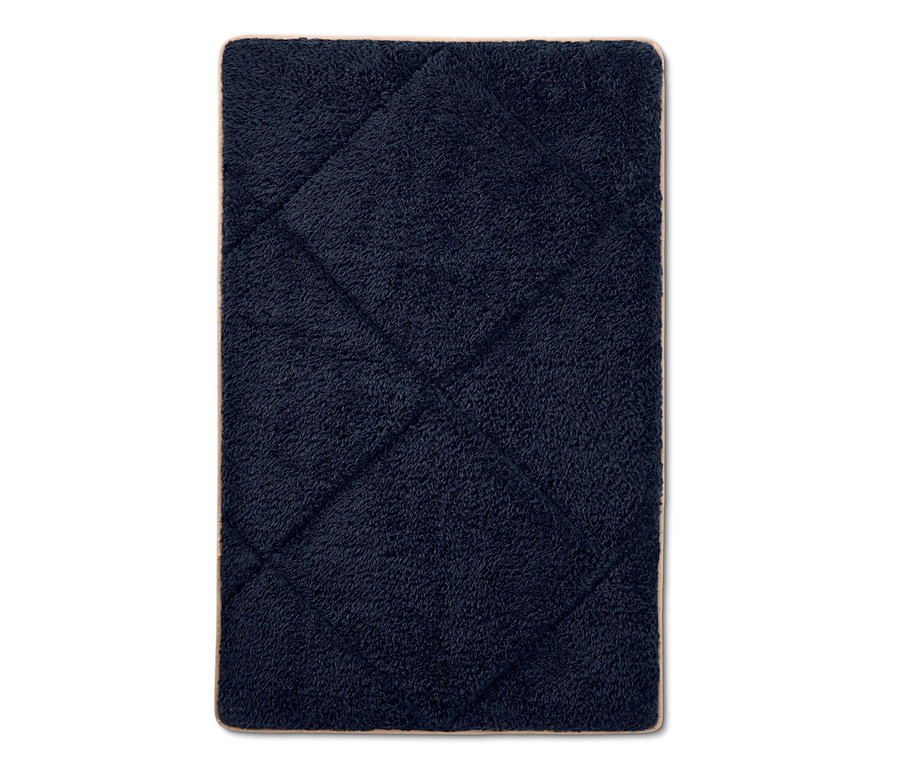 Tmavě modrá deka pro psy s prošíváním.