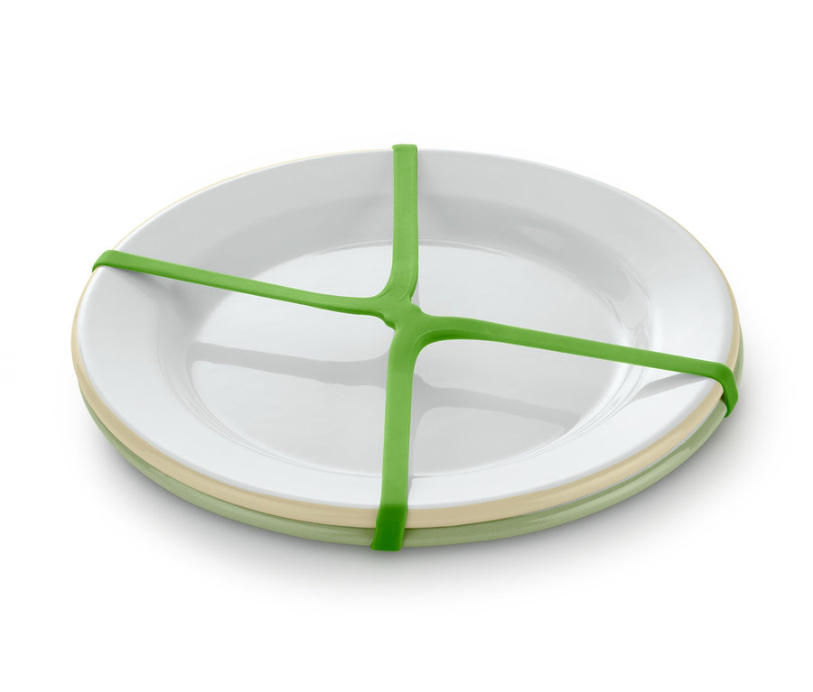 Dva piknikové talíře spojené zeleným držákem.