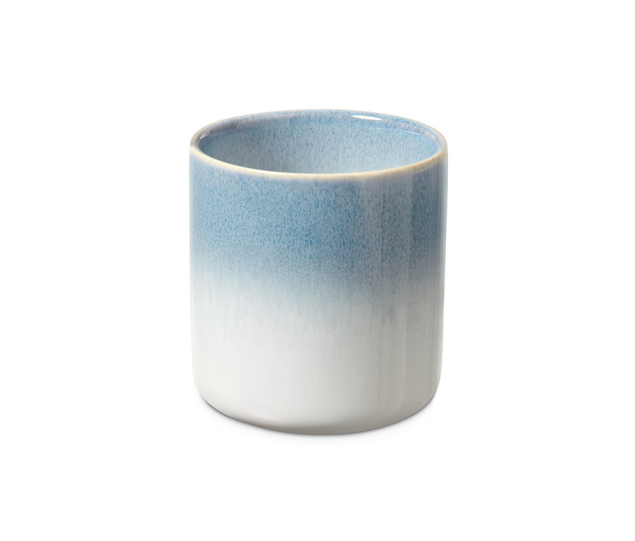 Hrneček na kávu s modro-bílým gradientem.