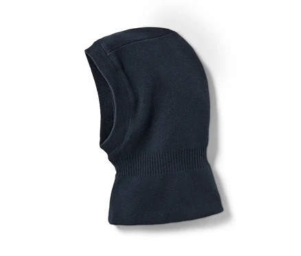 Detailní záběr pletené čepice.