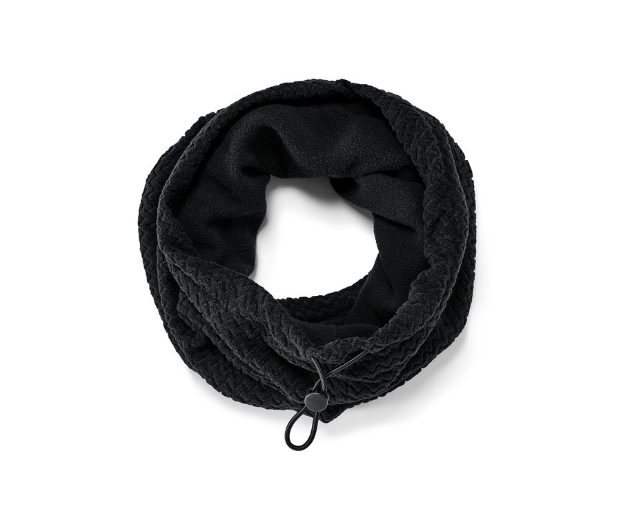 Černý fleecový nákrčník.