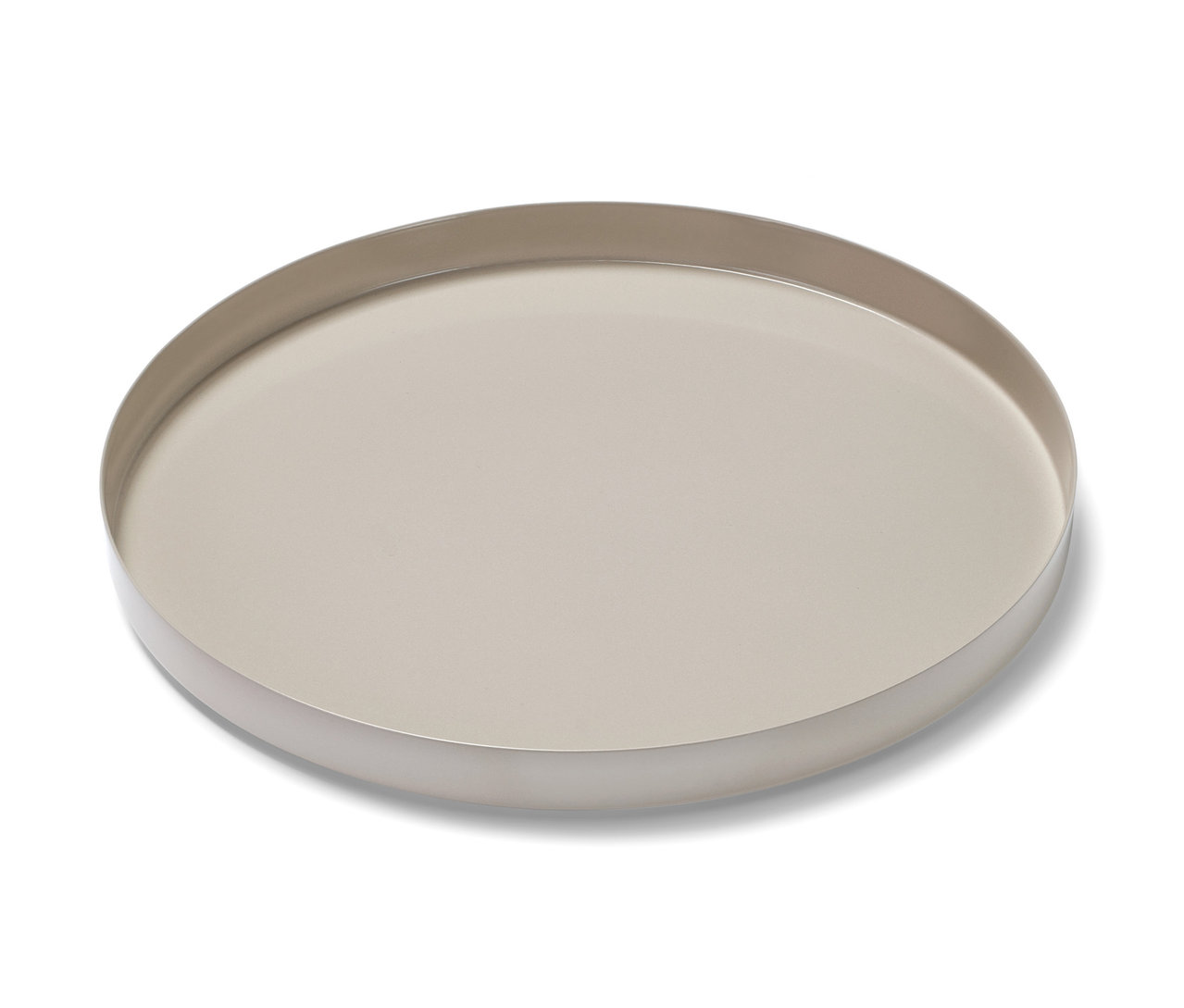 Béžový dekorační podnos na bílém pozadí.