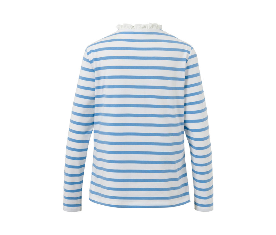 Pohled zezadu na tričko s dlouhým rukávem a volánky s modrými a bílými vodorovnými pruhy.
