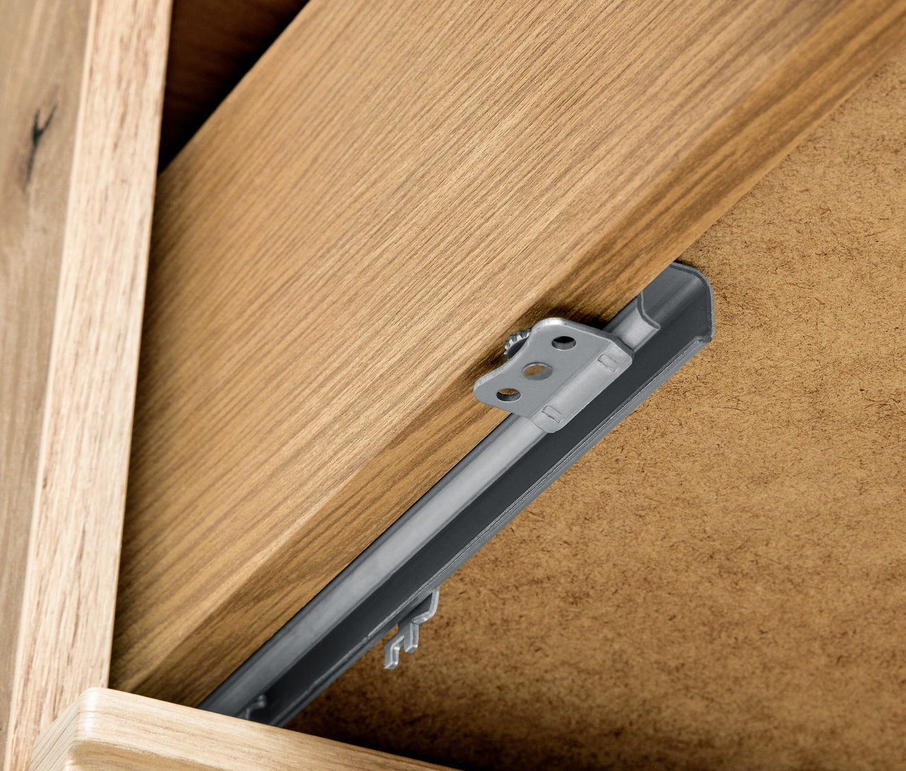 Detail zásuvky komody.