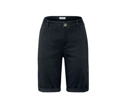 Námořnické modré chino šortky.