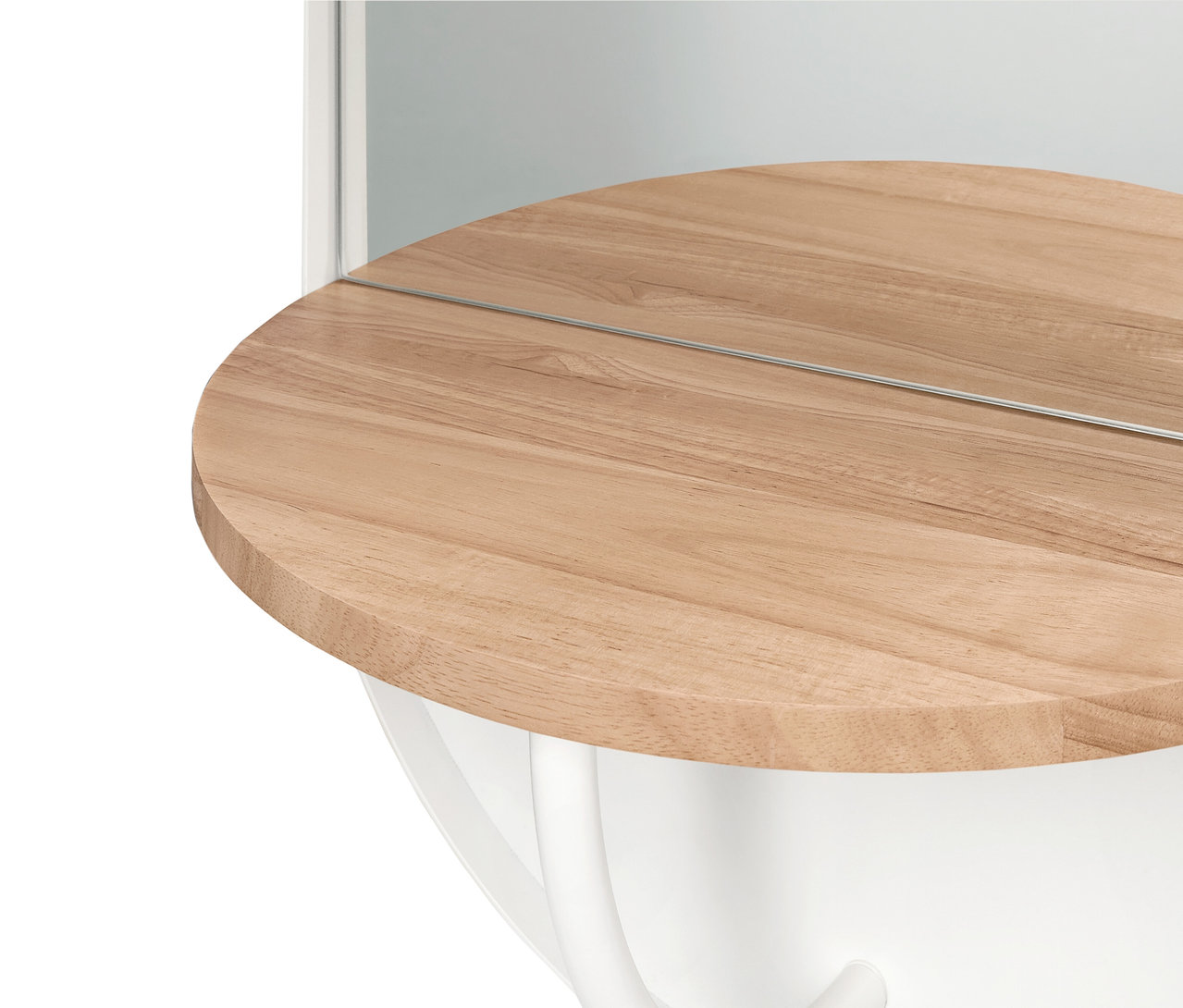 Detail oválné dřevěné police nástěnného zrcadla.