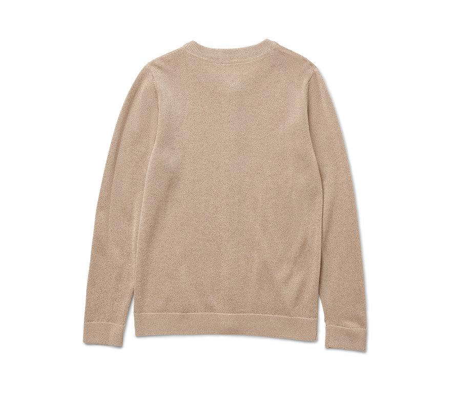 Detail dětského svetru z lesklého úpletu.