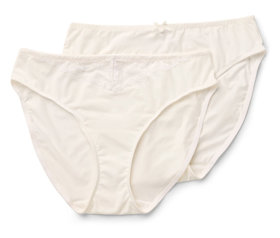 Dvoje dámské krémové kalhotky klasického střihu s krajkou a mašlí.