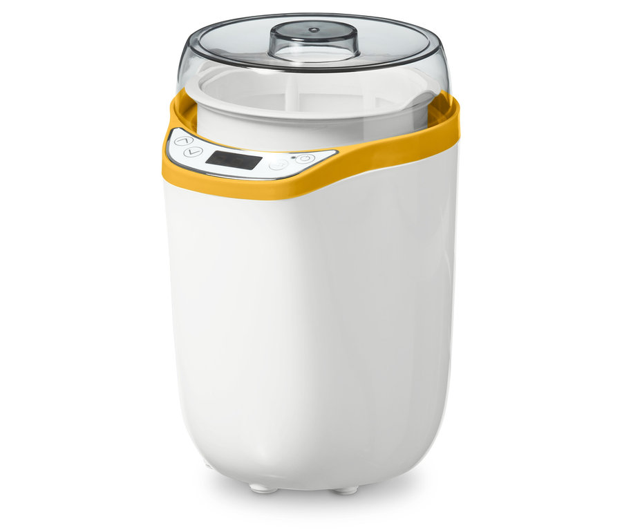 Bílý jogurtovač s žlutým lemem a průhledným víkem.
