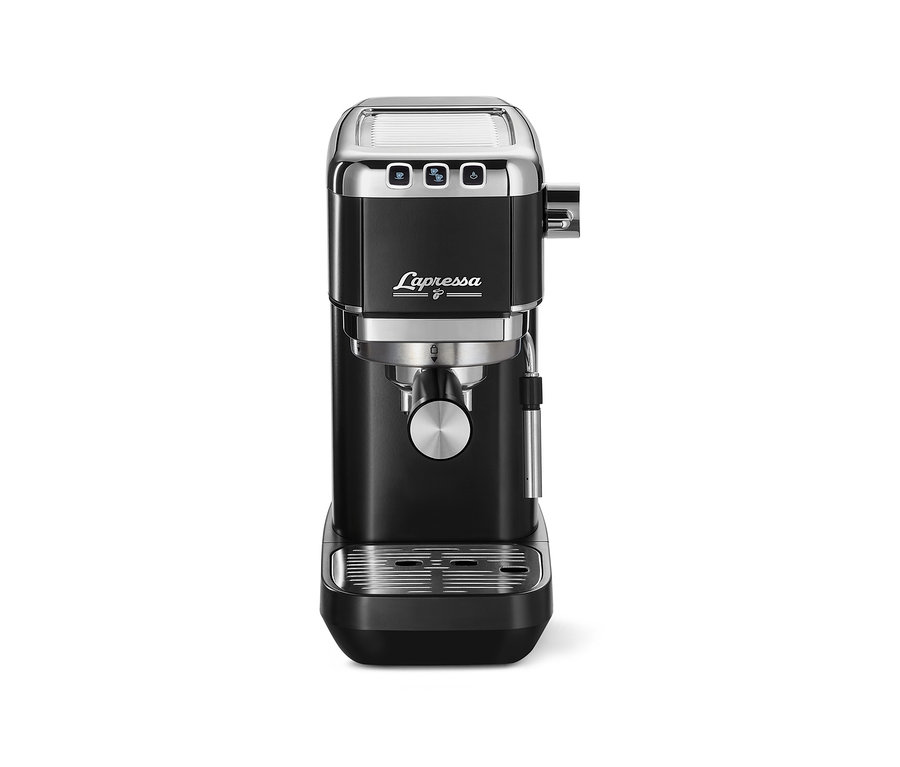 Černý kávovar na espresso.