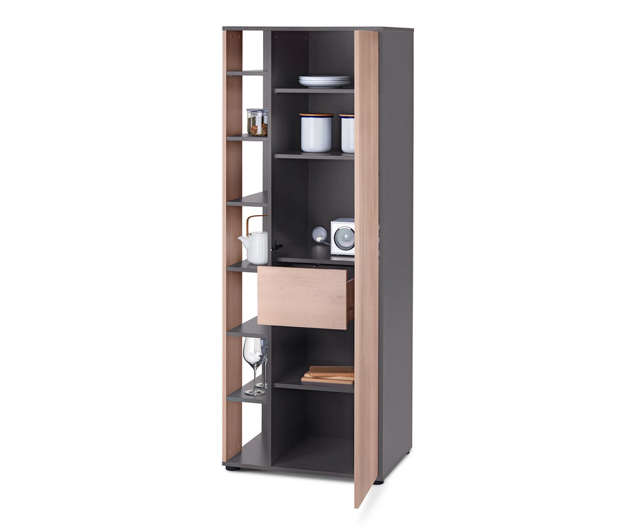 Velká víceúčelová skříň s otevřenými policemi a nádobím.