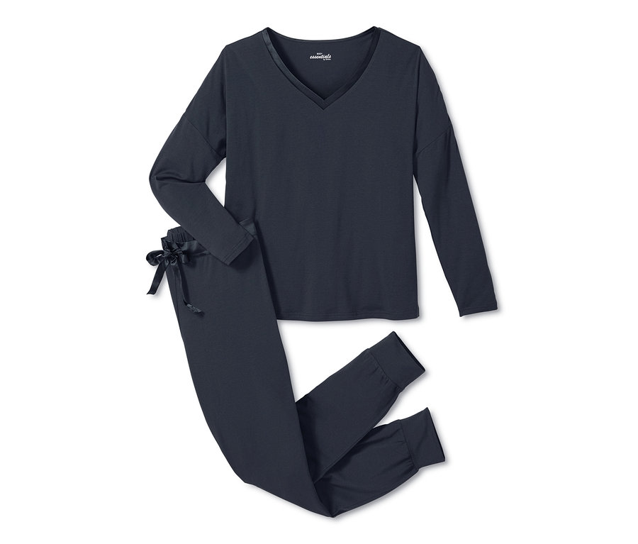 Tmavě modré pyžamo s dlouhým rukávem a kalhotami.