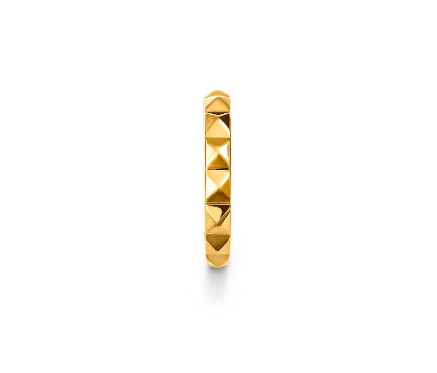 Detail zlaté náušnice 925 ear cuff pyramida.
