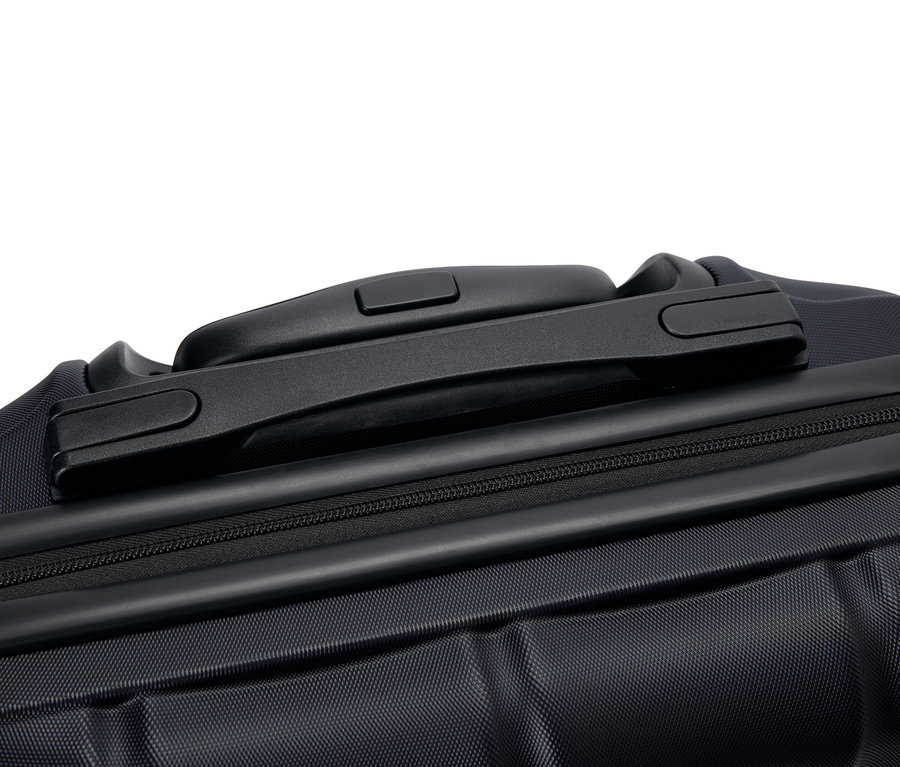 Detailní záběr černého kufru s rukojetí a zipem.