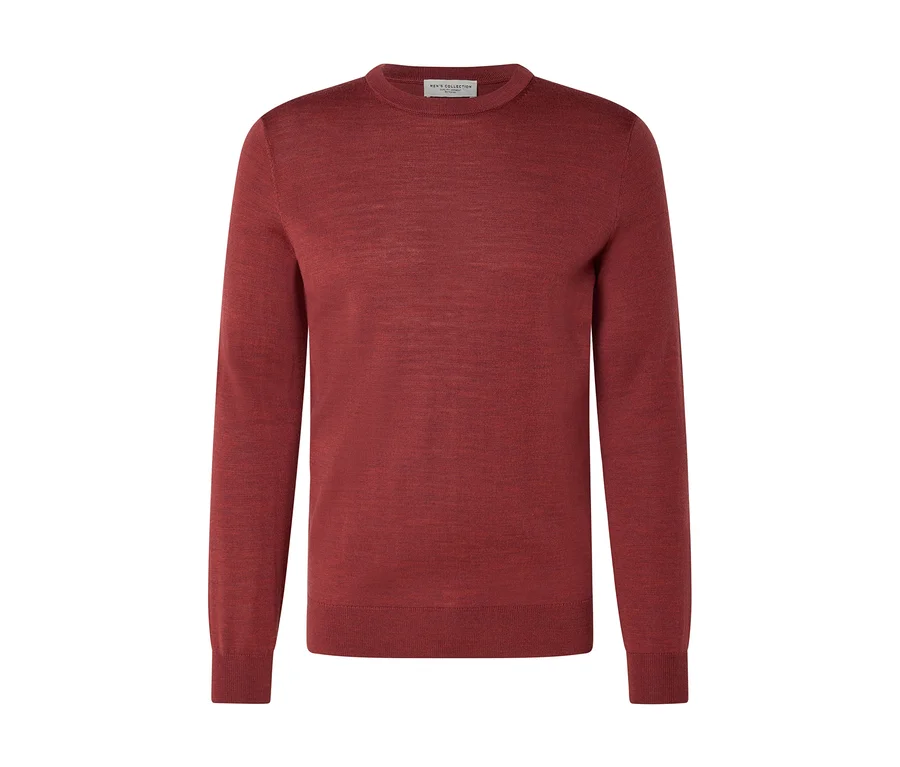 Rezavý, jemně pletený svetr s dlouhým rukávem a kulatým výstřihem, se štítkem "Men's Collection".