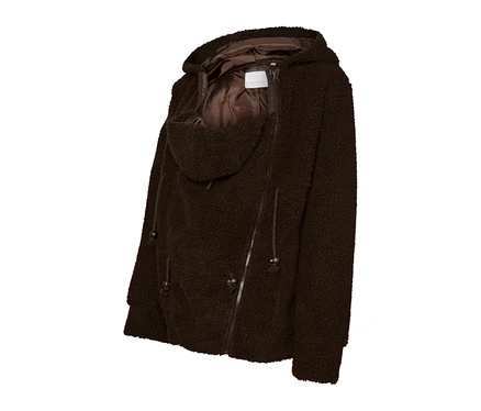 Hnědá bunda s kapucí z teddy fleecu s vložkou pro nosítko, zipem a stahovacími šňůrkami, zobrazená pod úhlem.