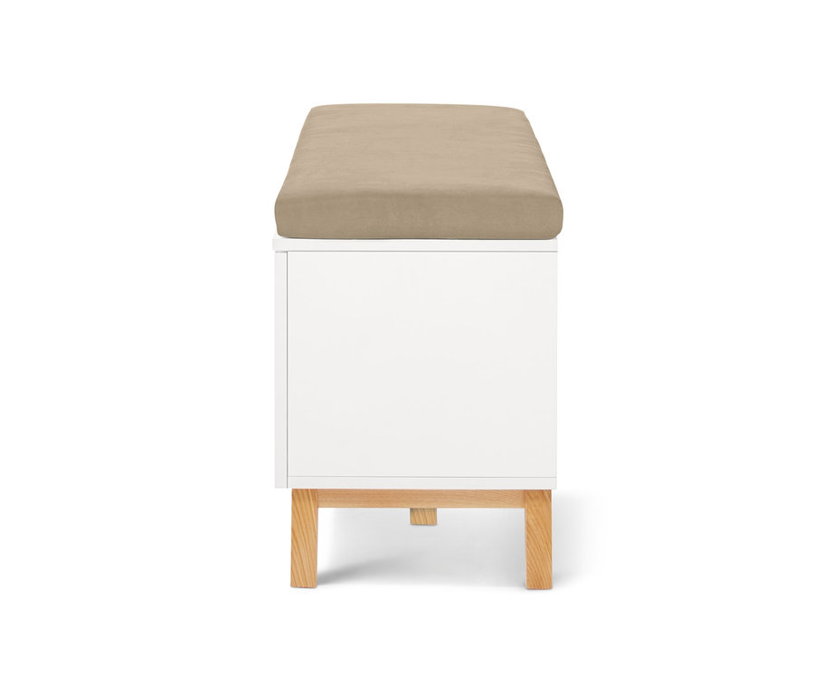 Bílá lavice na sezení s úložným prostorem a béžovým sedákem.