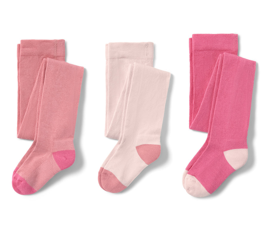 Troje růžových punčocháčů.