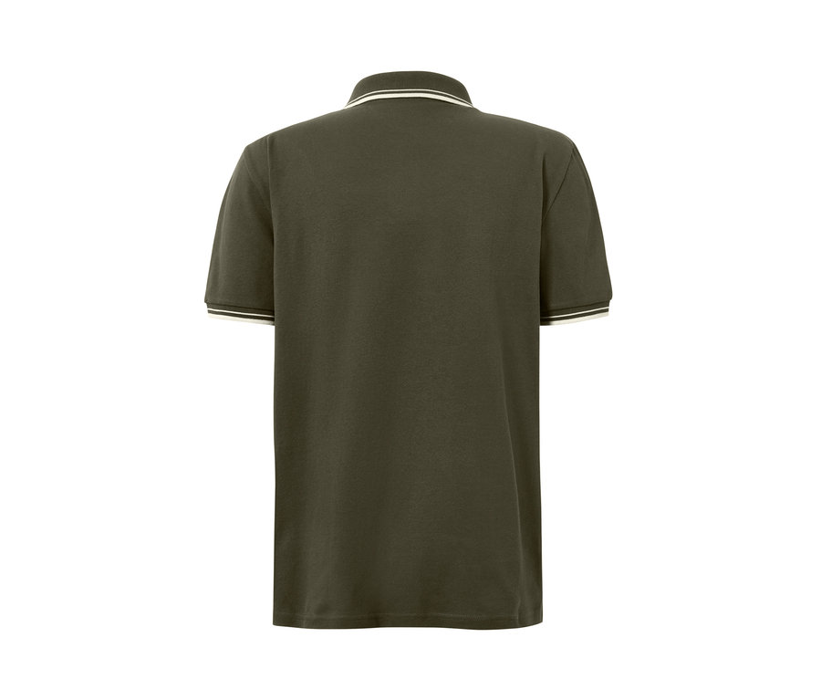 Detail zadní strany olivově zeleného polo trička z piké s bílým lemováním na límci a rukávech.