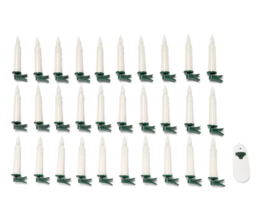 Svíčky na vánoční stromek s LED, 30 ks, uspořádané v několika řadách spolu s dálkovým ovládáním.