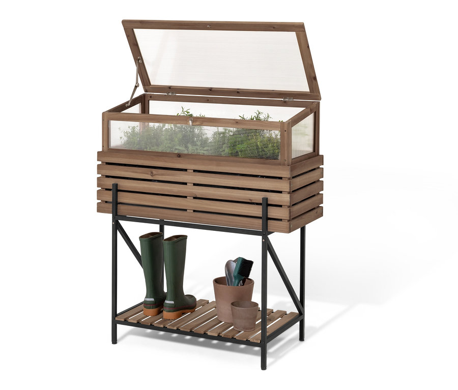 Vyvýšený truhlík »Elin« s nástavcem na skleník, zelené holínky a zahradní nářadí na spodní polici.