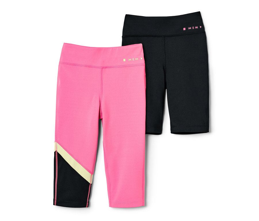 Dvoje dětské sportovní legíny. Jedny jsou růžové a tříčtvrteční, druhé černé a cyklistické.