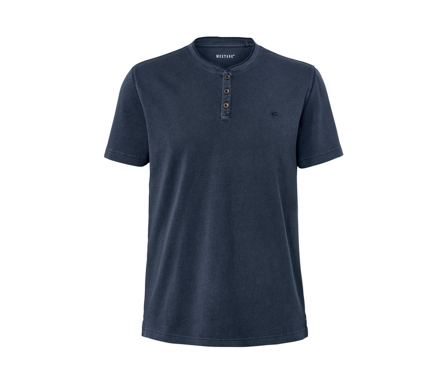 Modré tričko Mustang henley s krátkým rukávem.