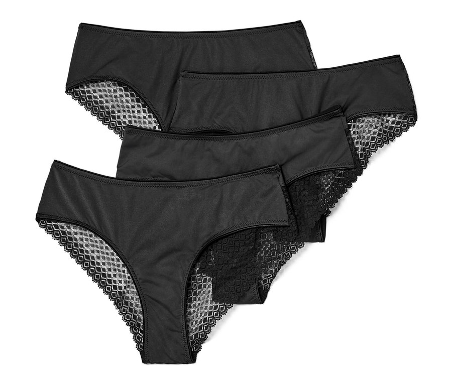 Čtyři černé brazilské kalhotky s krajkou.