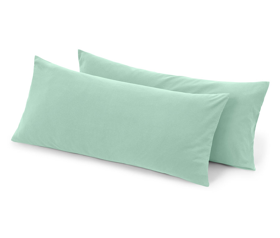 Dva světle zelené polštáře na tělo leží na sobě.