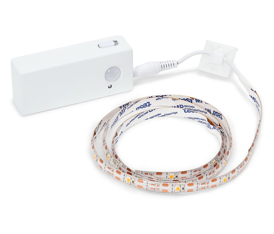 Bílá LED páska s ovladačem a napájecím kabelem.