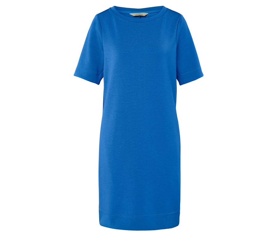 Na bílém pozadí jsou modré šaty s krátkým rukávem.