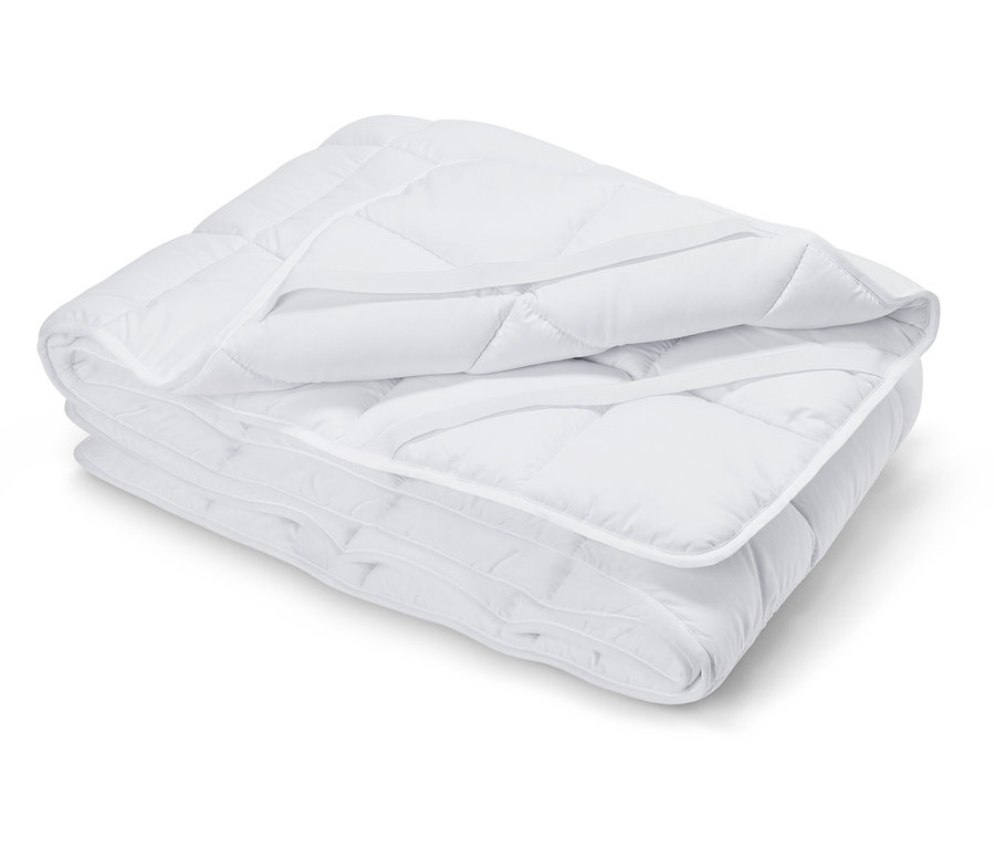 Na bílém pozadí leží složený vatovaný chránič matrace (90 x 200 cm).