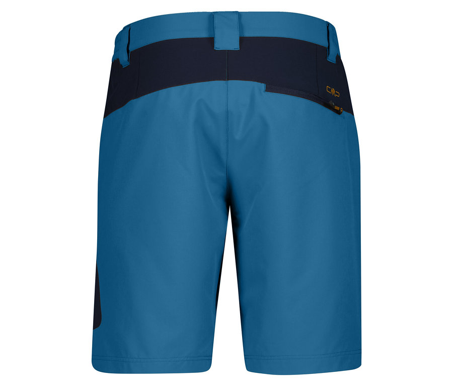 Detailní záběr na zadní stranu modrých šortek CMP Herren-4-Wege-Stretch-Bermuda-Shorts s tmavě modrým pasem.