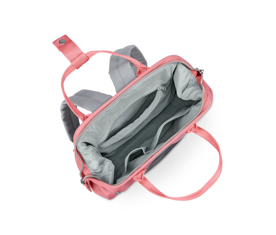 Otevřený růžovo-šedý bezpečnostní batoh s vnitřními přihrádkami.