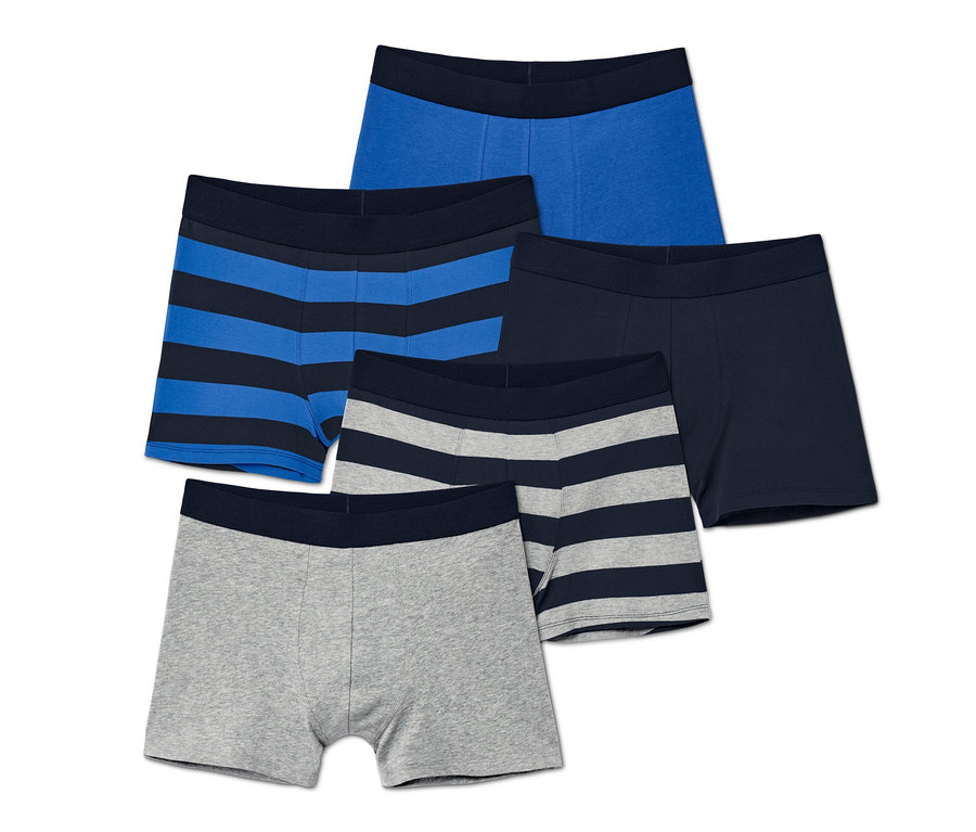 Pětery boxerky různých barev.