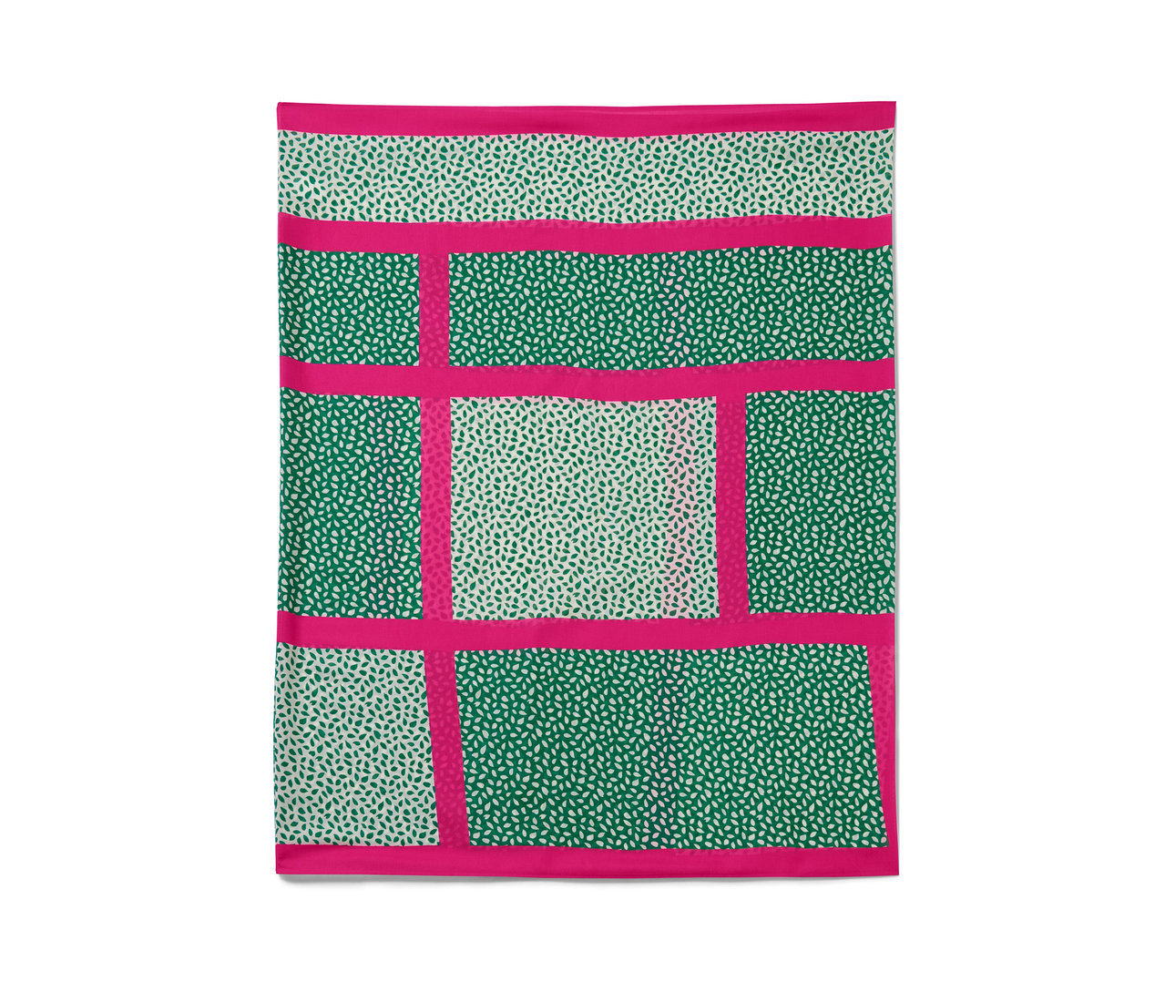 Kruhová šála s potiskem se vzorem zelených a bílých lístků na růžovém pozadí.