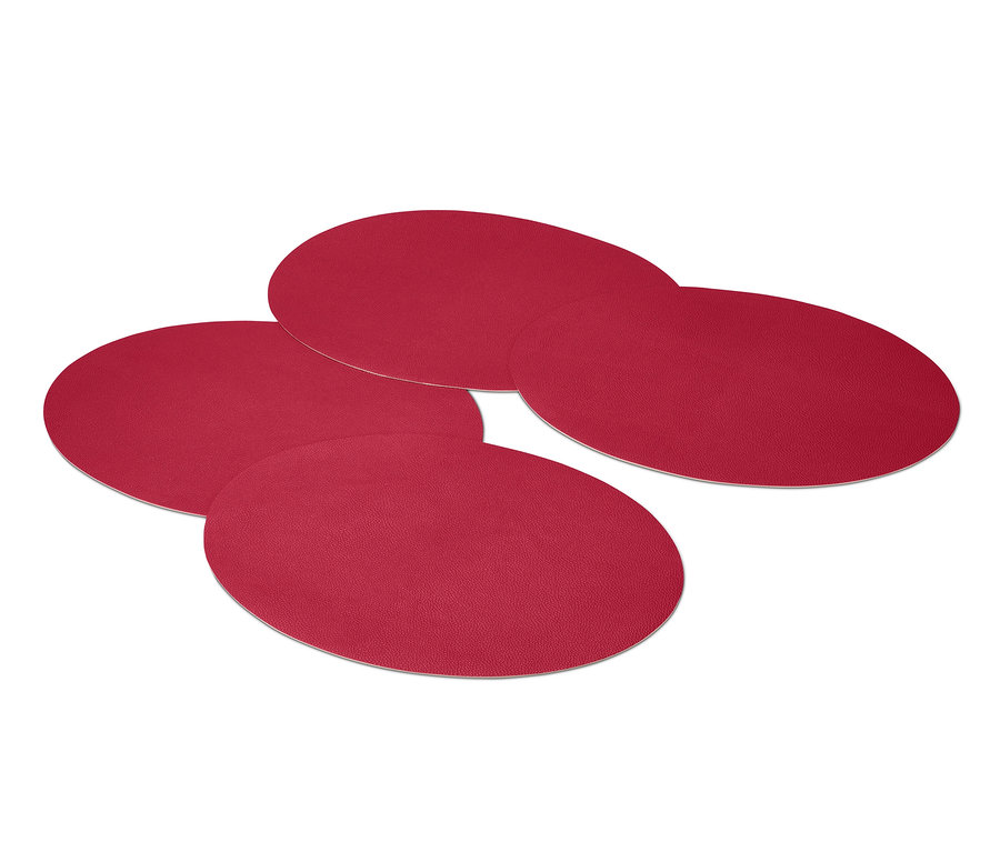 Čtyři červené oboustranné prostírání na stůl.