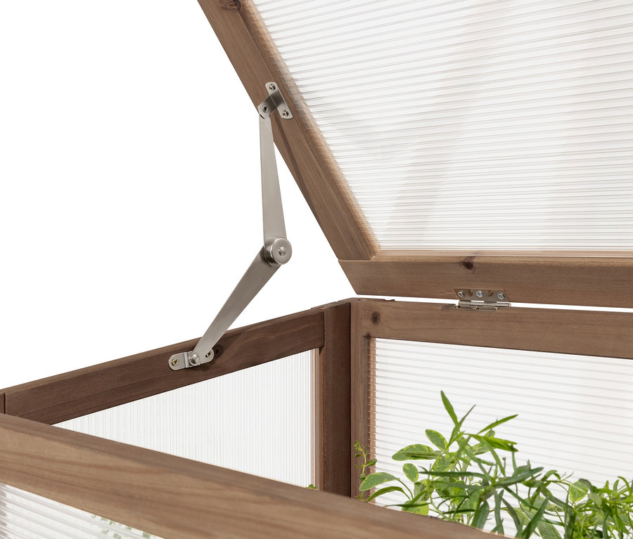 Detail vyvýšeného záhonu se skleníkovým nástavcem Elin s částečně otevřeným víkem.