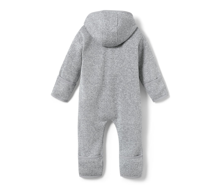 Šedý dětský overal z pleteného fleecu zezadu.