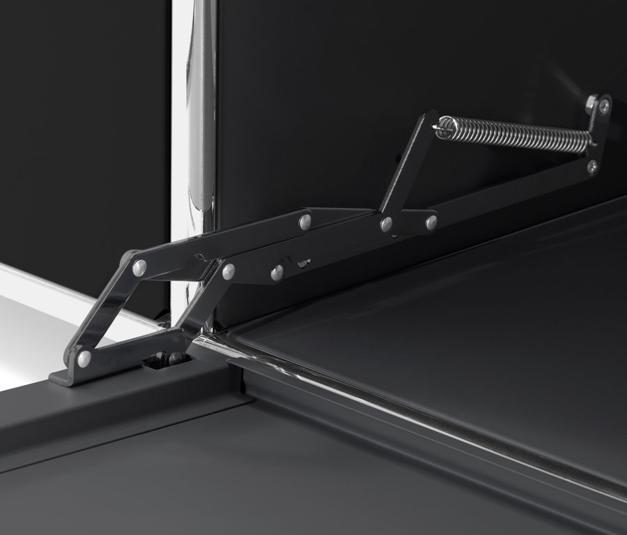 Detail mechanismu výklopných dvířek černé skříňky CN3.