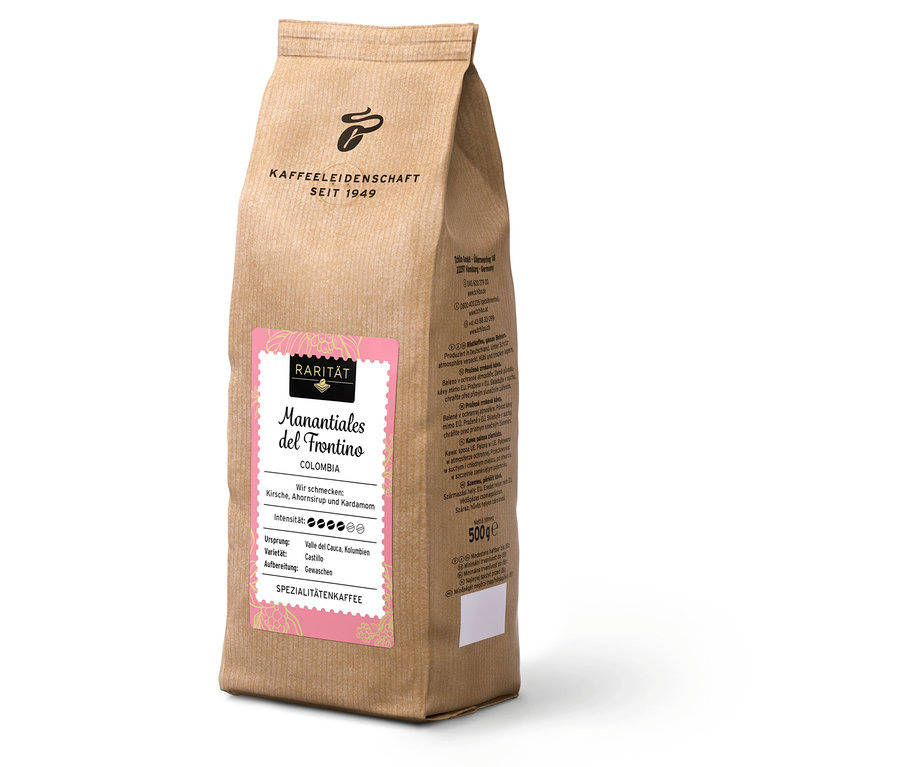 Balení kávy Manantiales del Frontino Colombia na bílém pozadí.