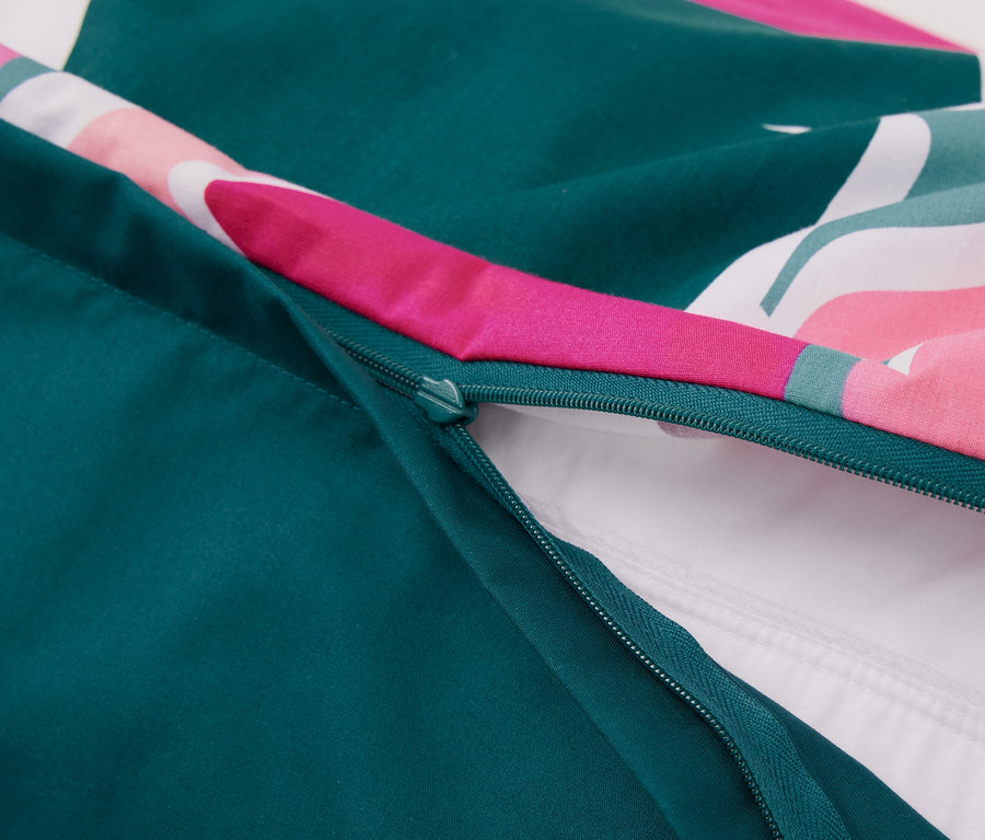 Detail perkálového povlečení se zipem, standardní a nadměrné velikosti.