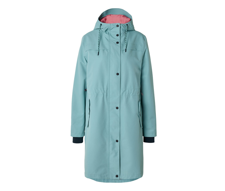 Tyrkysová parka do deště s kapucí, růžovou podšívkou, černými knoflíky a tmavými manžetami.
