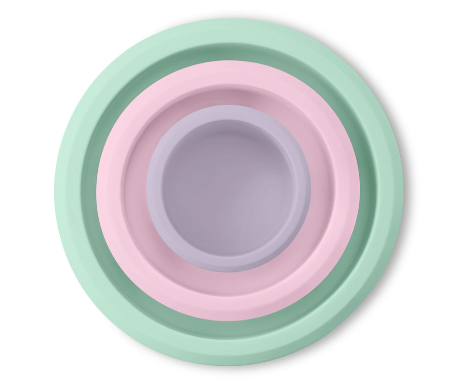 Sada forem na pečení patrových dortů v zelené, růžové a fialové barvě.