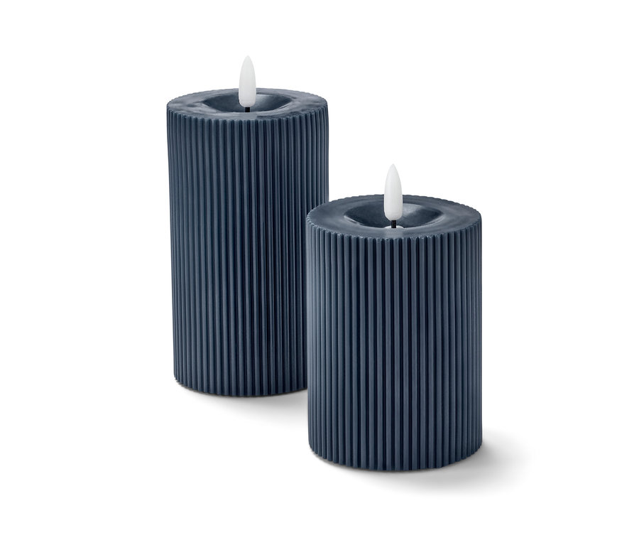 Dvě modré LED svíčky z pravého vosku.